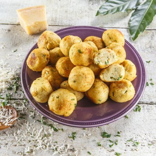 Salgadinhos de queijo