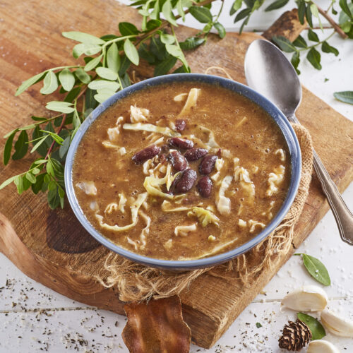 Sopa de feijão encarnado com batata e couve-lombarda